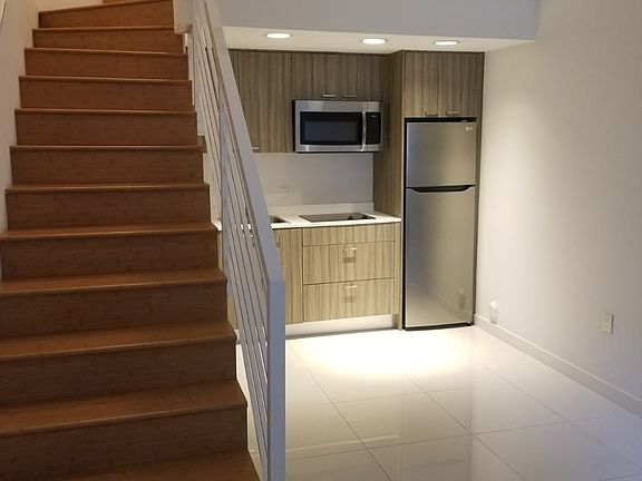2nd image of 1419 West Ave #105