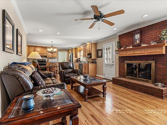 5th image of 1101 Brentwood Dr