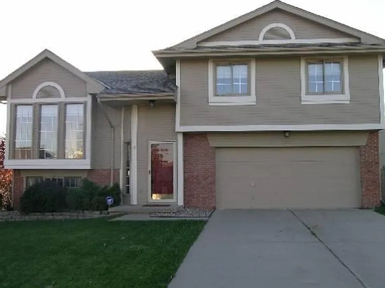 2402 King Dr — Photo 1