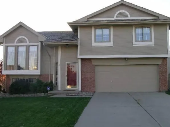 2402 King Dr, Papillion, NE 68046