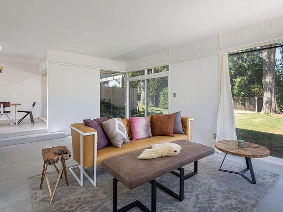 5th image of 846 Catania Pl