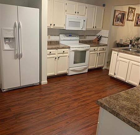 5th image of 1476 Yorktowne Dr