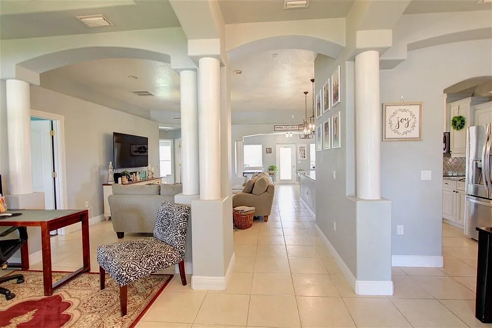 4 bed, 2.0 bath, 2228 sqft, $2,800 — Photo 3