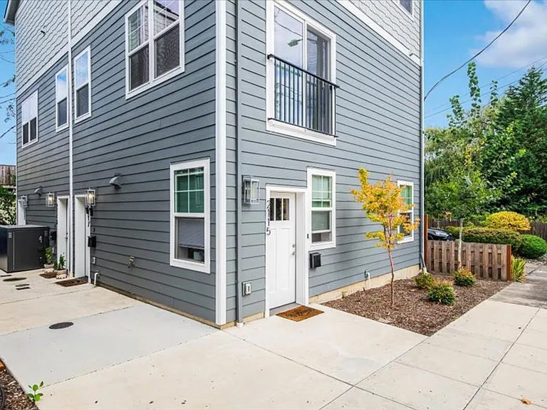8438 SE 21st Ave — Photo 25
