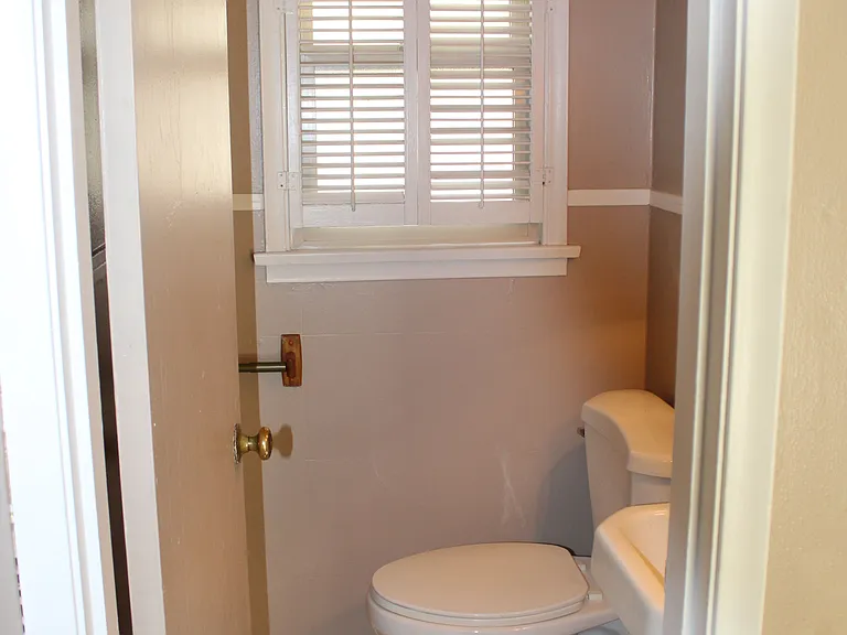 310 Pioneer Dr — Photo 13