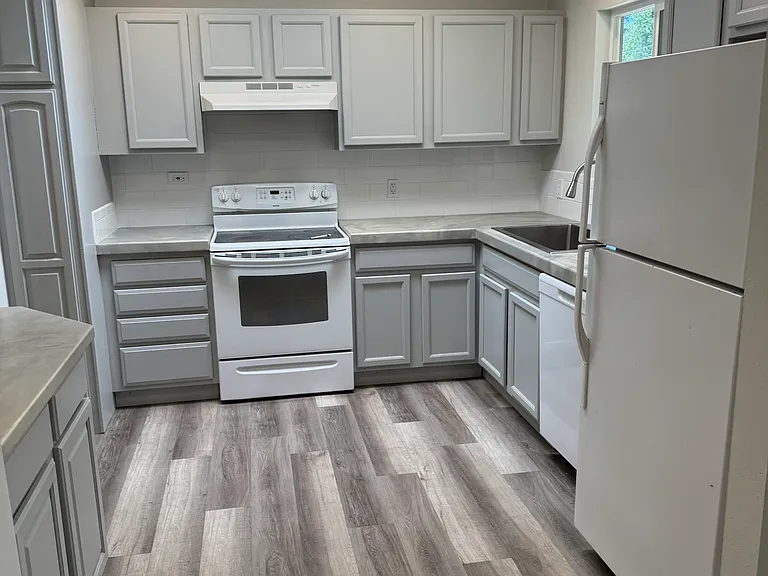 914 Querida Dr — Photo 9