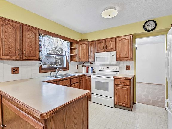 3rd image of 8832 Arrowood Ct
