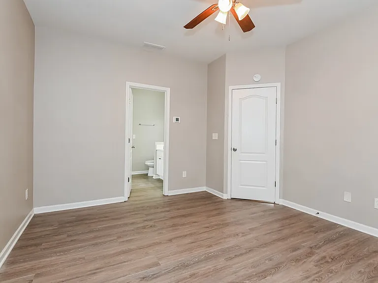114 Creekwood Trl — Photo 10