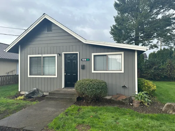 109 Grove Ave, Tillamook, OR 97141