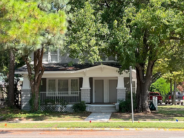 603 W Boyd St #UPSTAIRS — Photo 1
