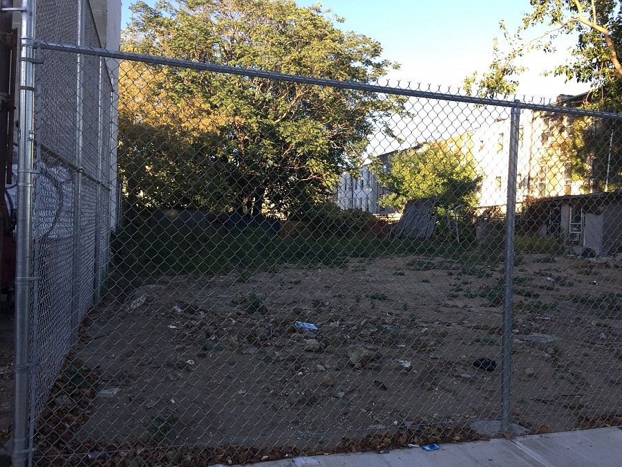 2nd image of 725 E 141st St