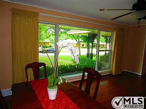 4th image of 1003 Lakeshore Dr