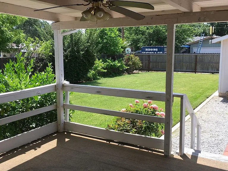 1607 Oakdale Ct — Photo 14