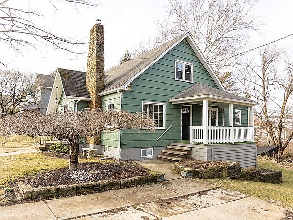 2nd image of 122 W Bloss St