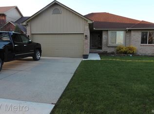 27091 Graham Dr, New Baltimore, MI