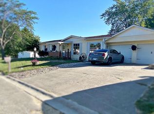 1929 Dartmouth Dr, Kewanee, IL 61443