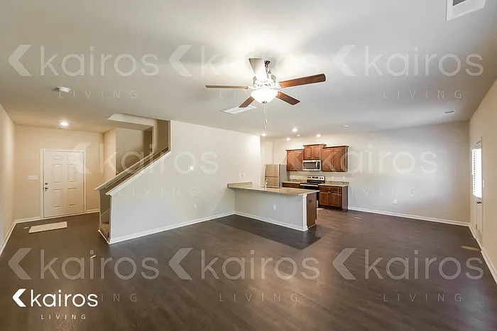 1123 Freedom Pkwy — Photo 4