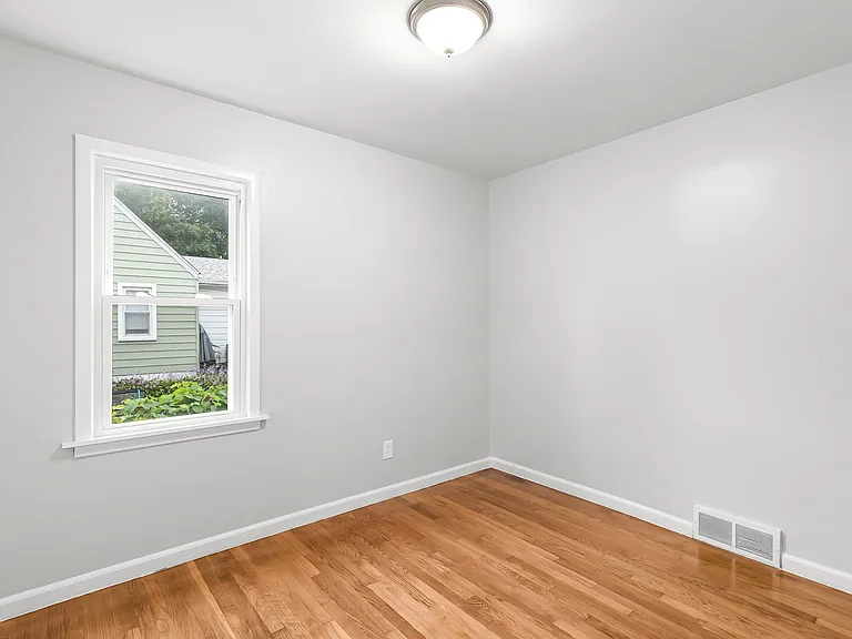 32506 Florence St — Photo 15
