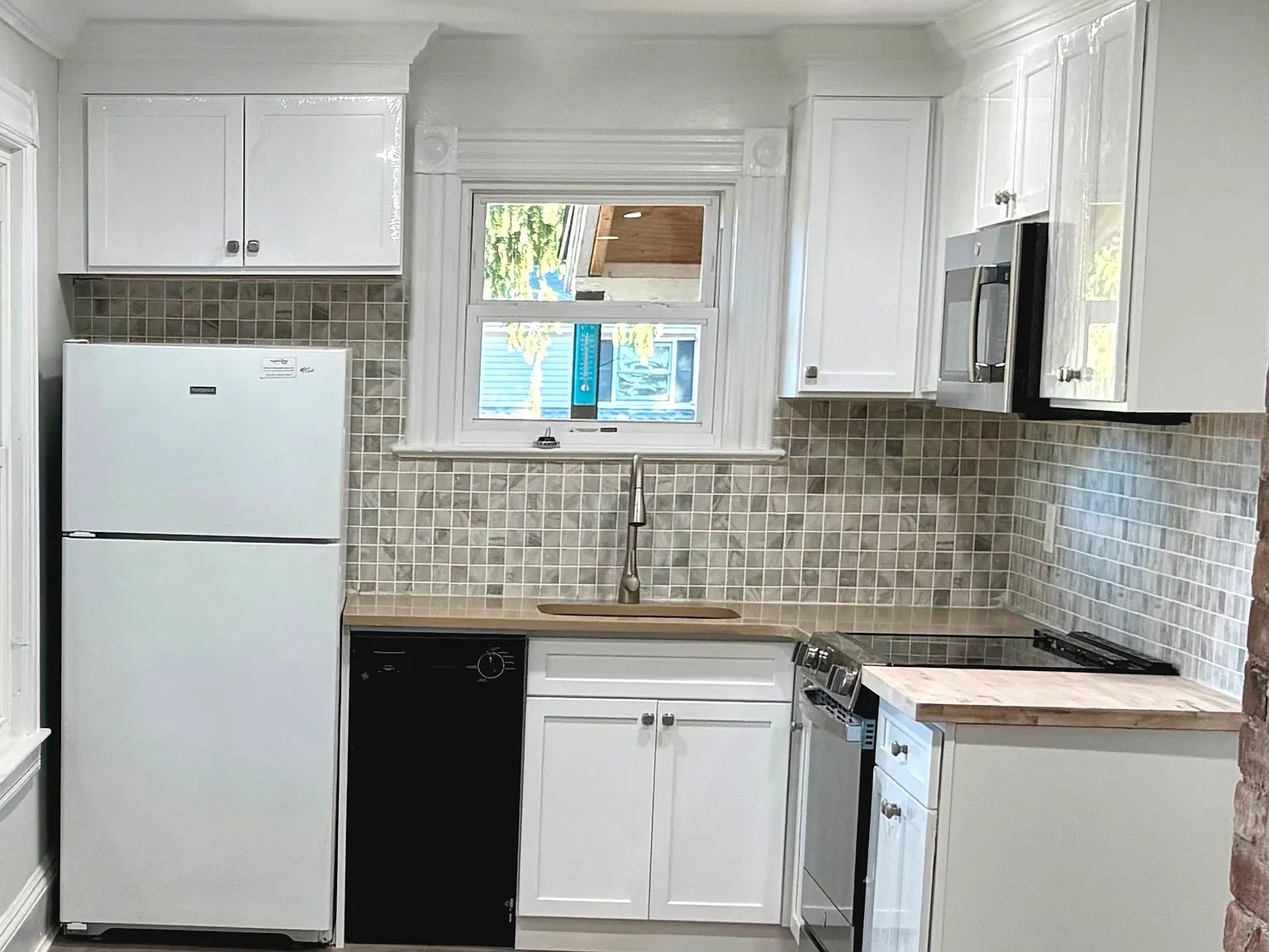 2 bed, 1.0 bath, 1150 sqft, $2,400 — Photo 4