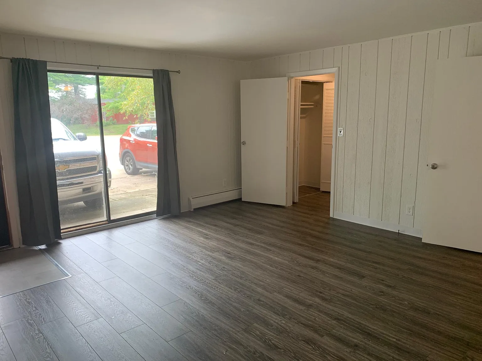 1 bed, 650 sqft, $1,050 — Photo 3