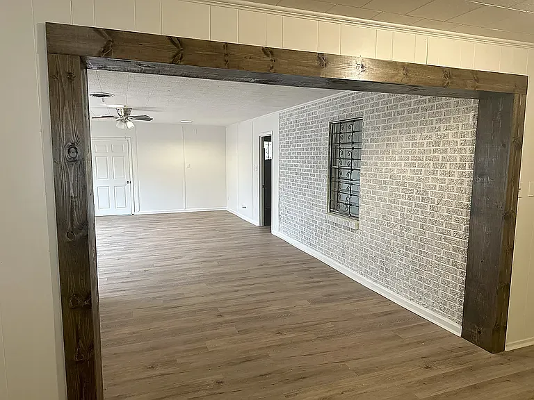 516 E South St — Photo 3