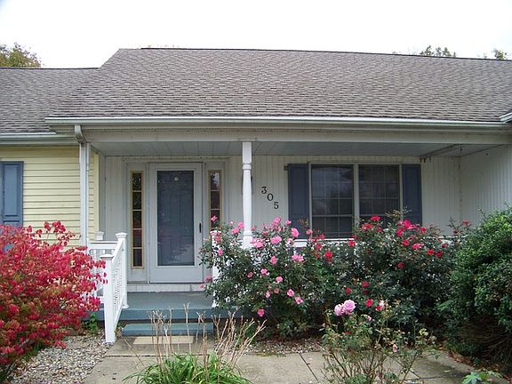 4th image of 305 Gainesborough Ct