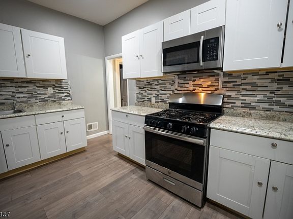 4th image of 226 Fairmount Ave #1