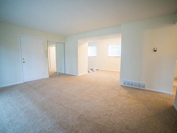 2nd image of 4006 Oak St
