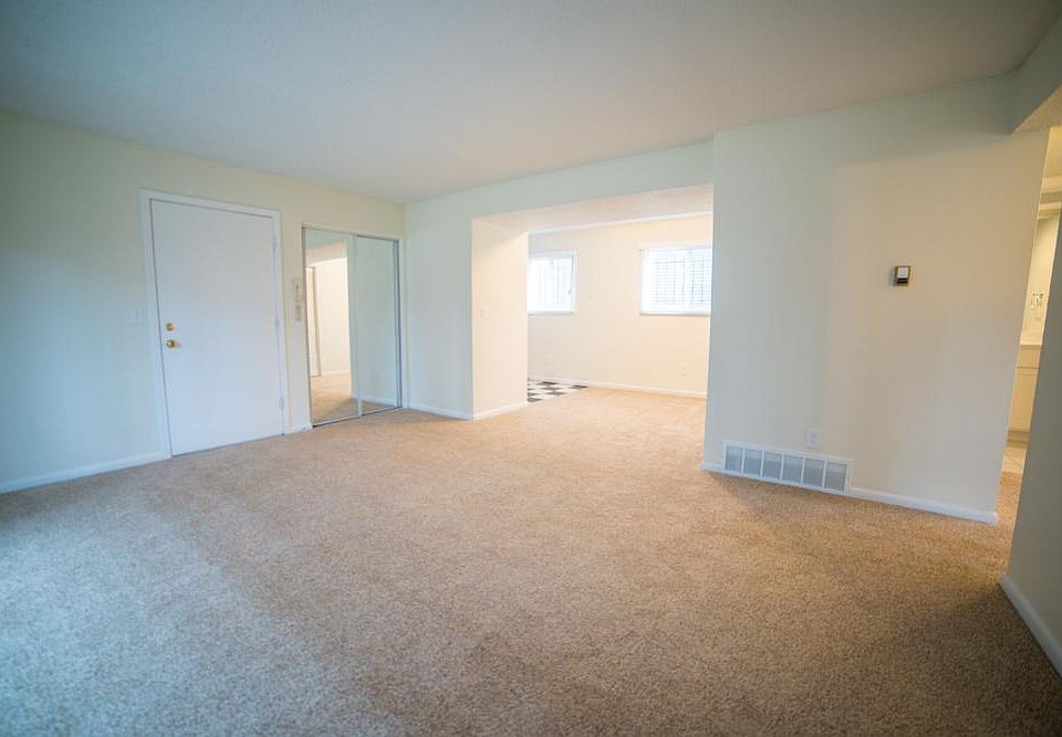 1st image of 4010 Oak St #2