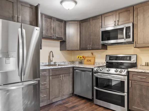 604 Elmwood Drive, Hudson, NH 03051