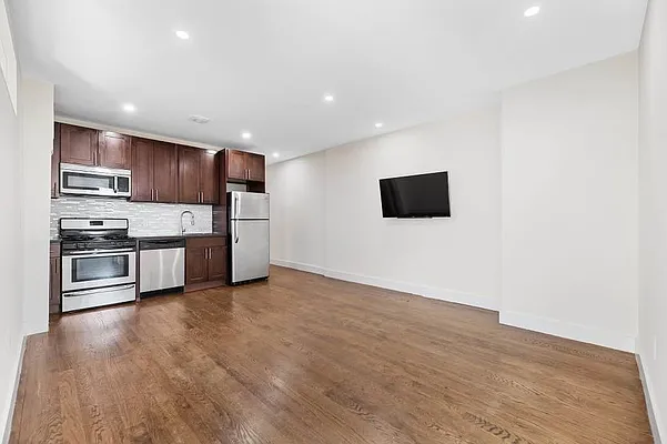 Rented by REAL New York | media 33