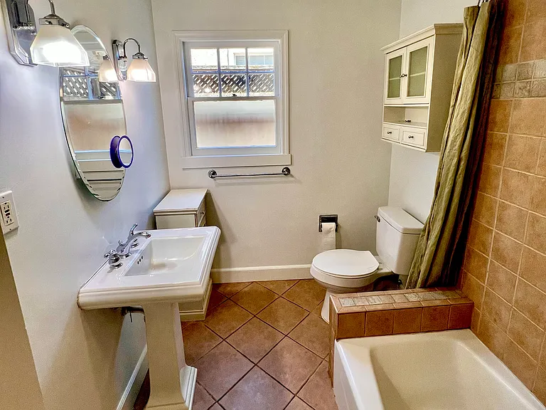 221 Hermosa Ave — Photo 17