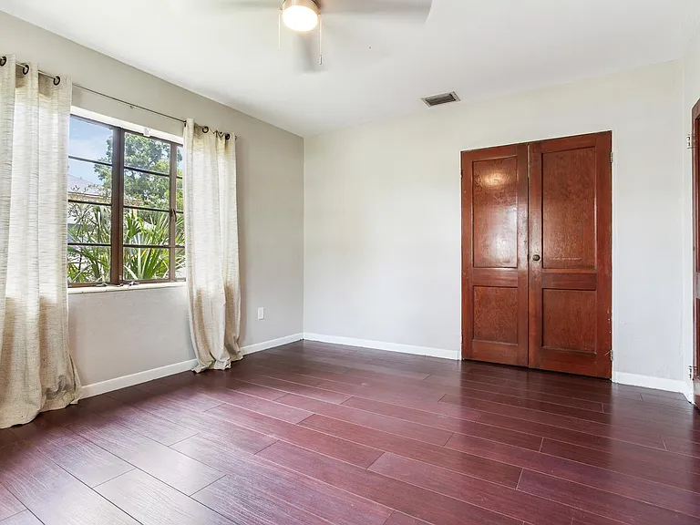 2514 W Gray St — Photo 26