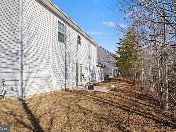 4th image of 405 Breezewood Way