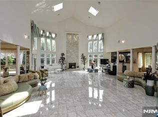 20 Burning Hollow Road, Saddle River, NJ 07458
