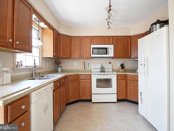 5th image of 1311 Merry Hill Ct