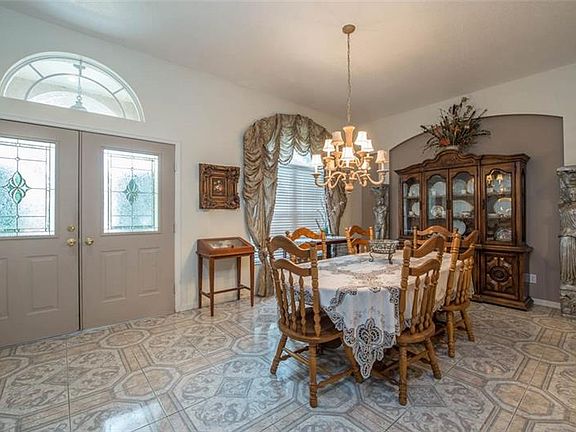3rd image of 2814 Laurel Leaf Dr