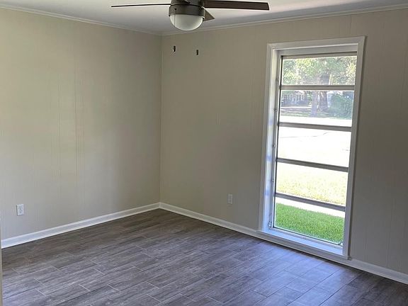 4th image of 2404 Spencer Ave #B
