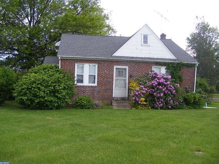 2nd image of 1602 Bethlehem Pike