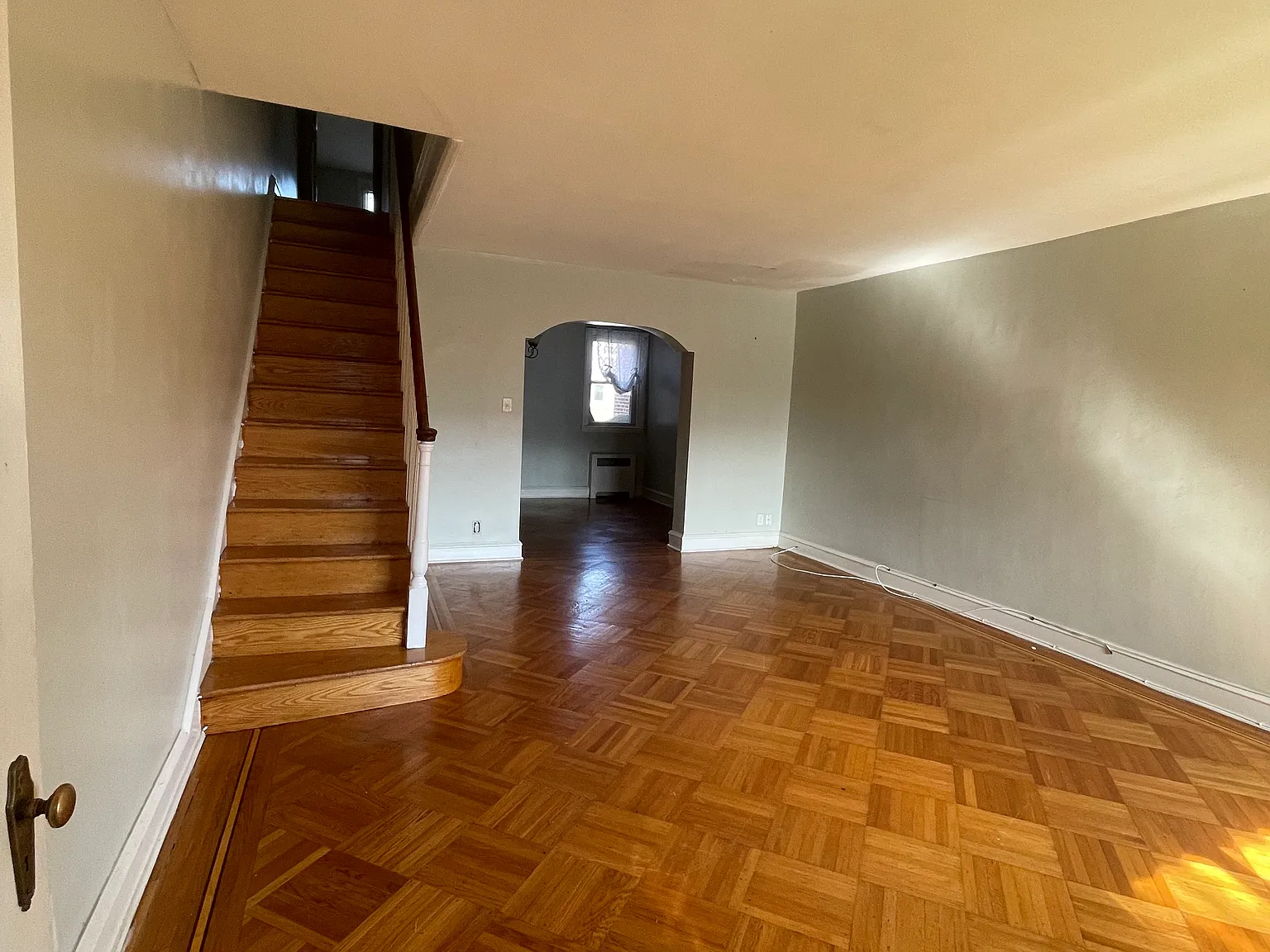3 bed, 1.5 bath, 1702 sqft, $2,000 — Photo 2