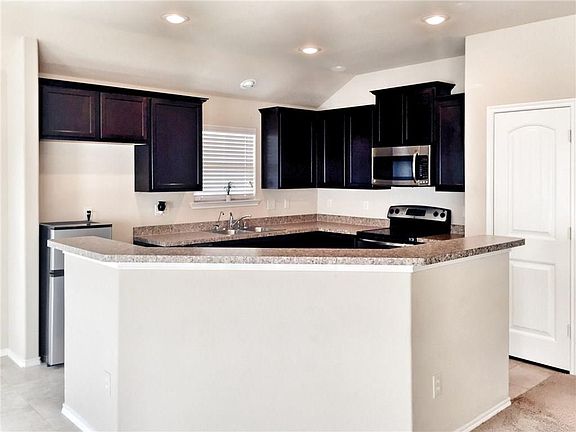 3rd image of 1727 Park Trails Blvd
