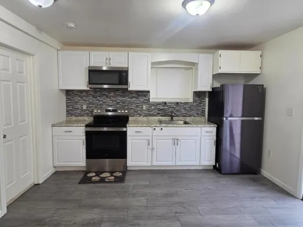 329 Pine St, Elizabeth, NJ 07206