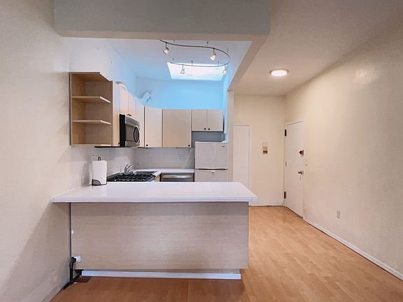 4th image of 346 E 51st St APT 4F