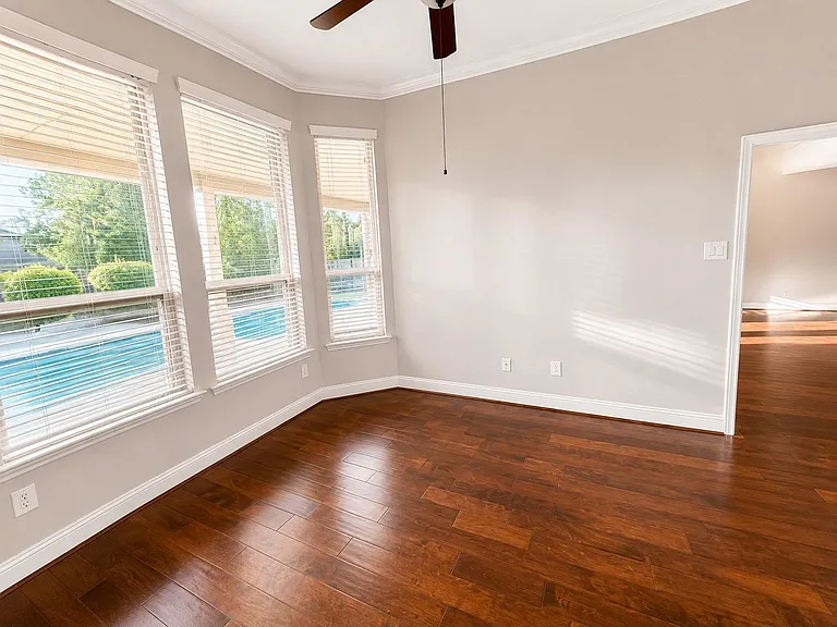 127 Lindenberry Cir — Photo 13