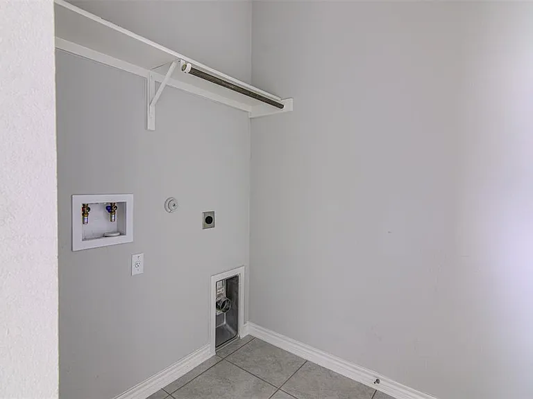 1311 Hazelton Cv — Photo 12