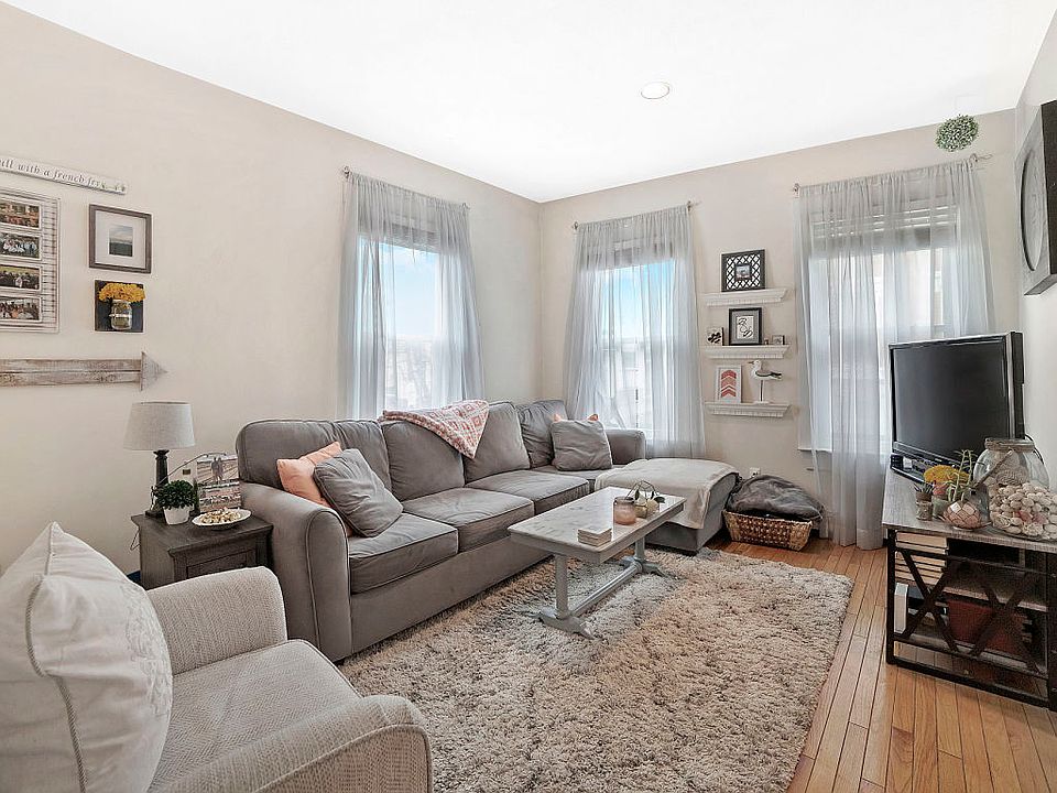 1st image of 118 High St #7