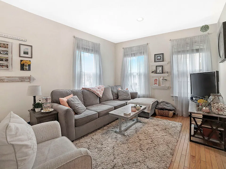118 High St #7