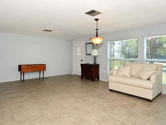 5th image of 208 Bass Ln