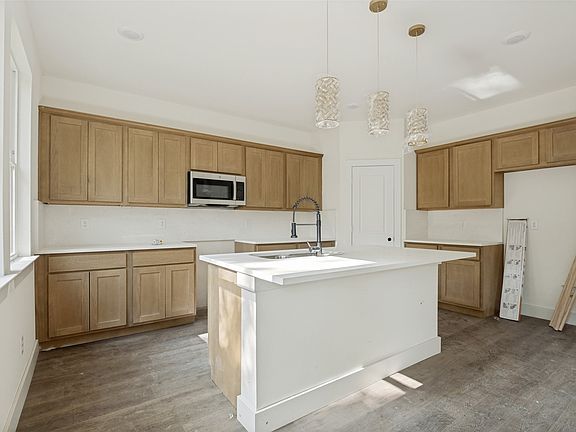 5th image of 8916 Whitehall Ln