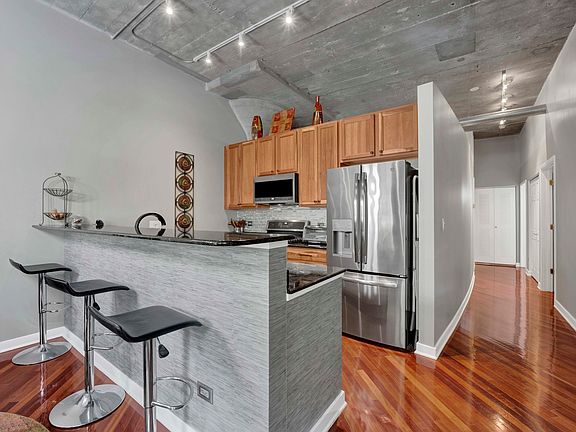 5th image of 1151 W 14th Pl Unit 131